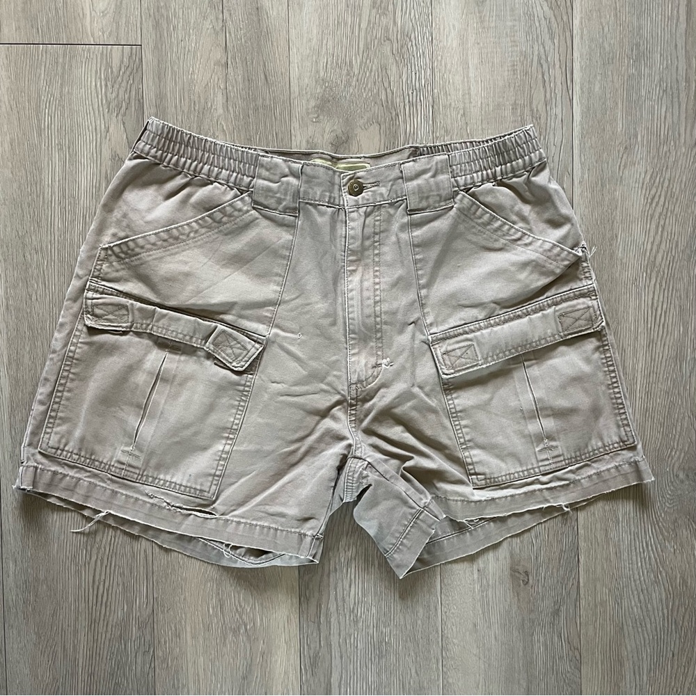 Vintage 90’s Cabela’s Khaki Cargo Shorts